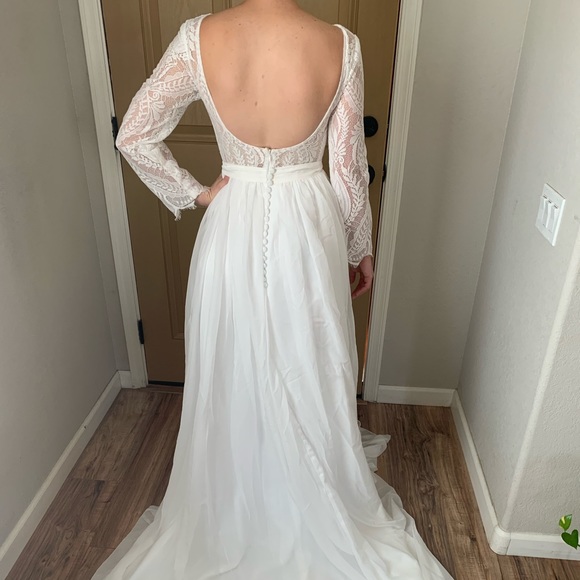 Long Sleeve Backless Lace Wedding Dress - Picture 15 of 16